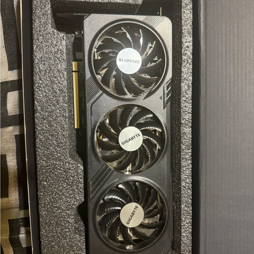 GIGABYTE Radeon RX 7600 XT